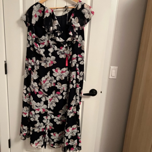 Floral dress - Picture 4 of 4